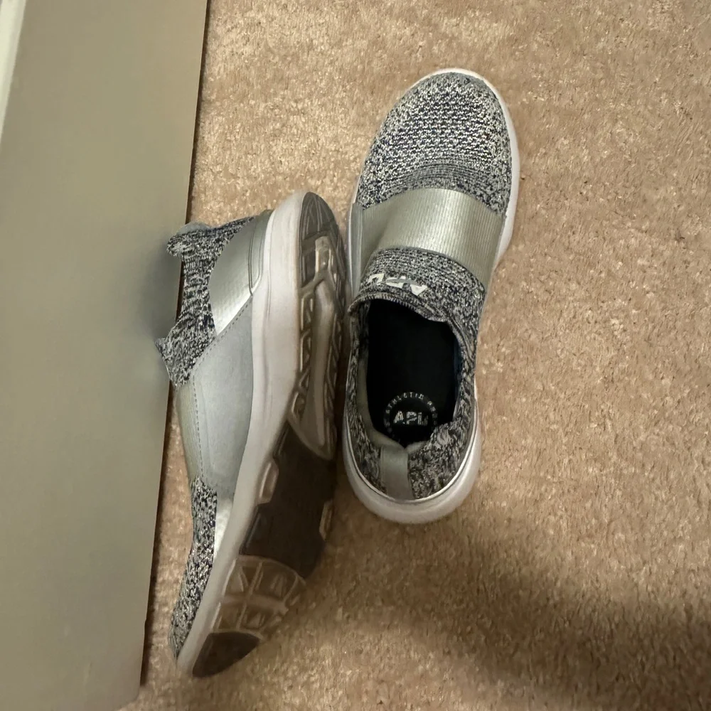 APL Women's TechLoom Bliss Heather Grey/ White / Black Athletic Propulsion Labs - Picture 6 of 8